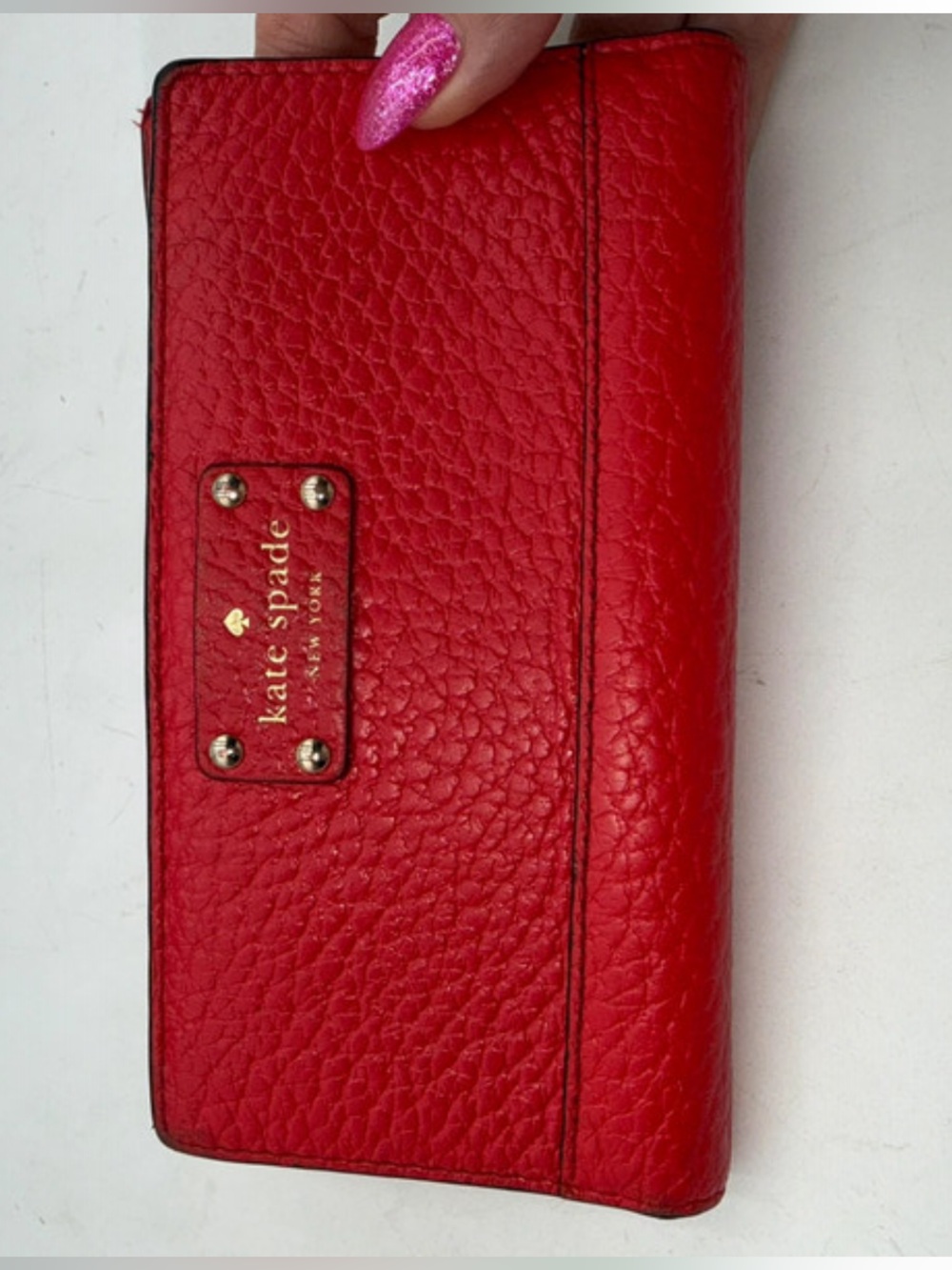 Kate Spade Bay Street Stacey Red Pebbled Leather Credit Card Fold W/Logo Plaque.